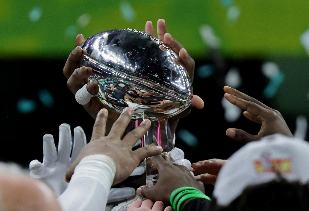 Super Bowl sa považuje za najdôležitejšiu televíznu udalosť USA. Okrem amerického futbalu a half time show sú v centre pozornosti aj reklamy.