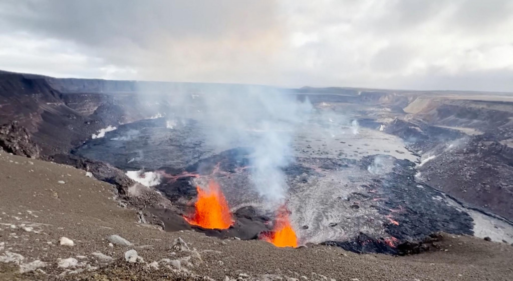 Sopka Kilauea chrlí lávu. FOTO: Reuters/Americký geologický ústav USGC/TMX