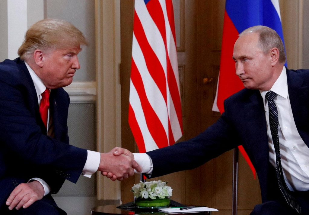 Americký prezident Donald Trump a ruský prezident Vladimir Putin v roku 2018.  FOTO: Reuters