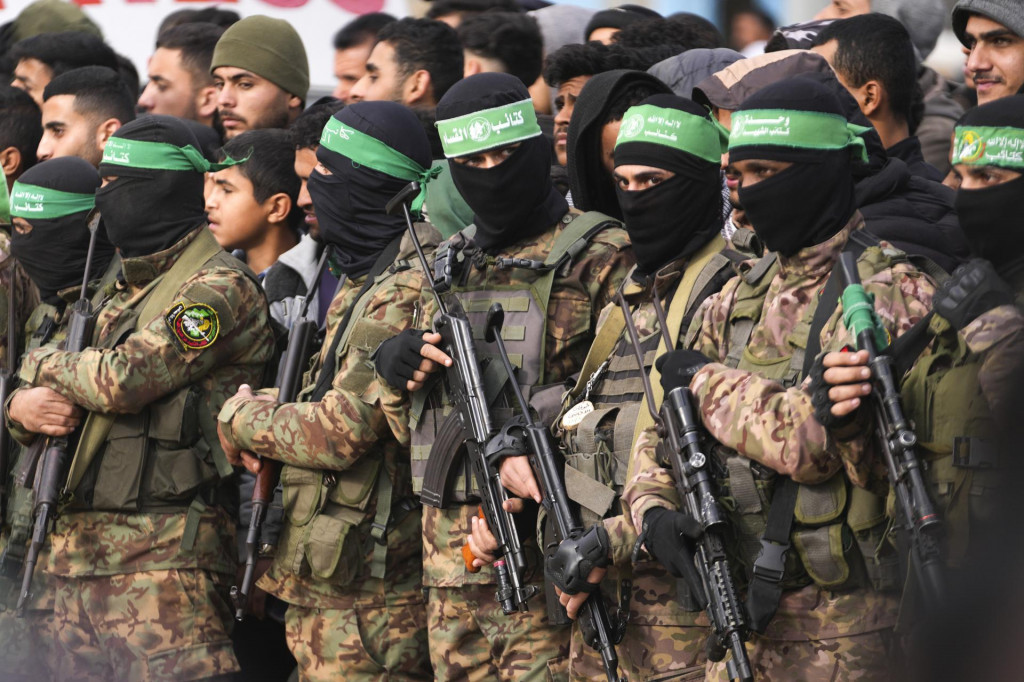 Bojovníci palestínskeho militantného hnutia Hamas. FOTO: TASR/AP