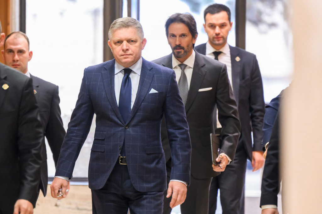 Premiér Robert Fico zrejme odoberie ministerské posty koaličným partnerom, aby zaistil vládnu väčšinu v parlamente. FOTO: TASR/J. Novák