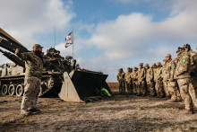 Vojaci zo 4. práporu Škótskeho kráľovského pluku sa počas cvičenia Steadfast Dart 25 podelili o dôležité poznatky so svojimi spolubojovníkmi z krajín NATO. Zdroj: X/NATOpoRusski