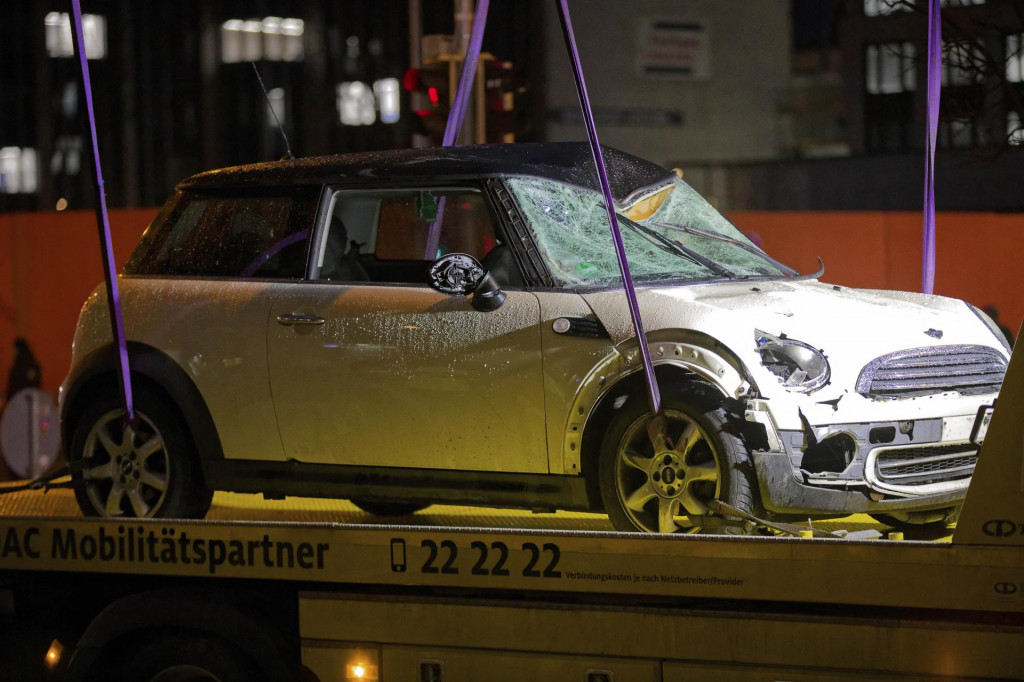 Auto, ktoré vrazilo do davu ľudí v Mníchove. FOTO: TASR/AP