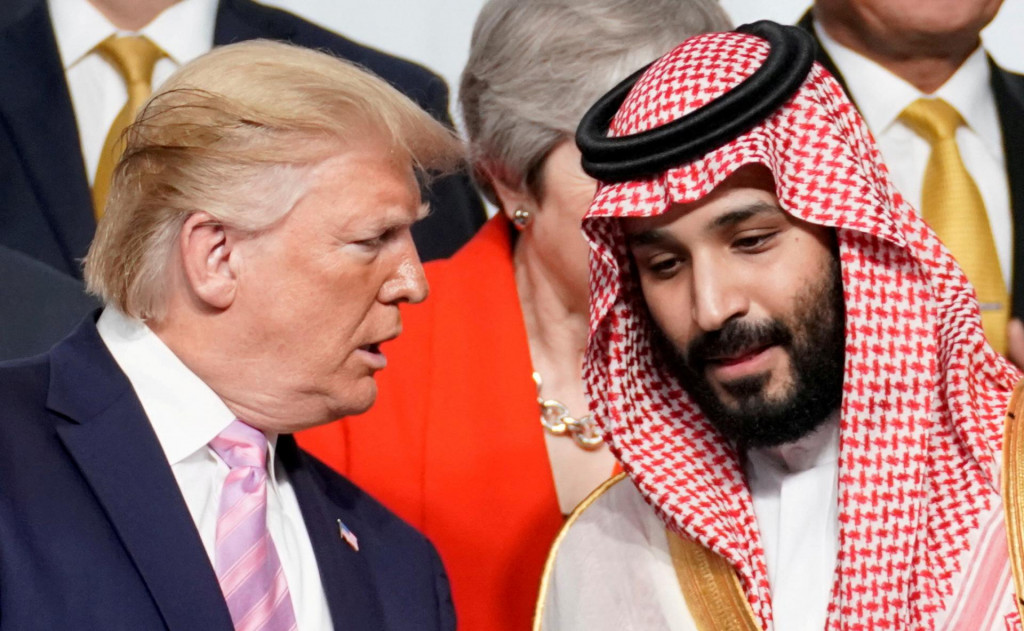 Donald Trump na archívnej snímke so saudskoarabským princom Mohammedom bin Salmanom. FOTO: REUTERS