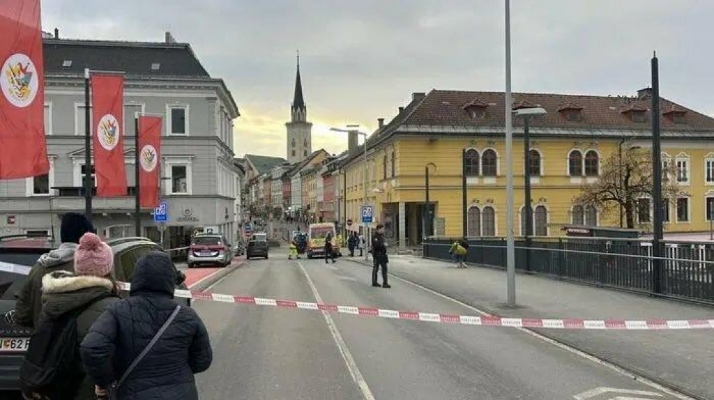 Útočník vo Villachu na juhu Rakúska pobodal nožom niekoľko okoloidúcich. FOTO: X/@theinformant_x