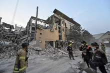 V Kyjevskej oblasti bolo pri ruskom vzdušnom útoku poškodených niekoľko domov. FOTO: Reuters