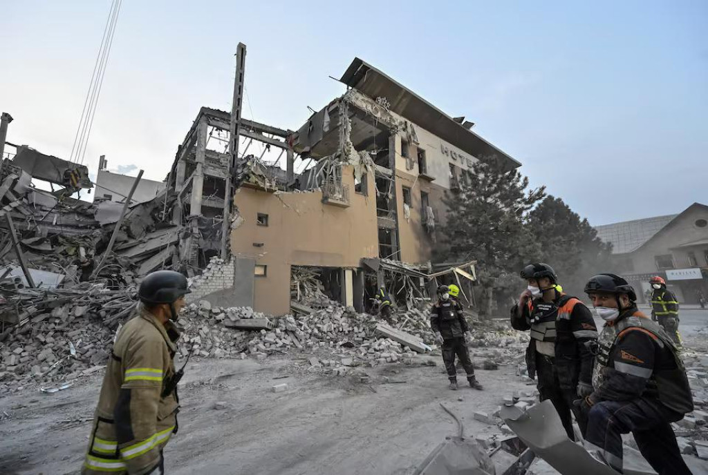 V Kyjevskej oblasti bolo pri ruskom vzdušnom útoku poškodených niekoľko domov. FOTO: Reuters