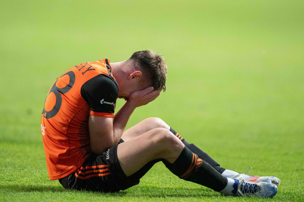 Ružomberčania ťahajú nelichotivú sériu šiestich ligových porážok v rade. Na snímke sklamaný obranca Alexander Selecký. FOTO: Profimedia.sk