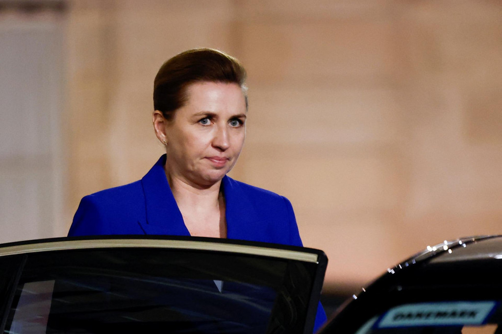 Dánska premiérka Mette Frederiksenová odchádza po stretnutí s európskymi lídrami o Ukrajine a európskej bezpečnosti v Elyzejskom paláci v Paríži. FOTO: Reuters
