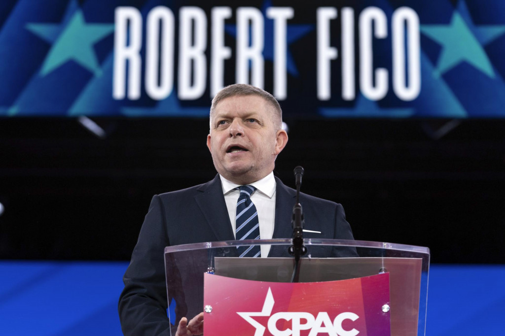 Slovensk&yacute; premi&eacute;r Robert Fico vystupuje s prejavom na Konferencii konzervat&iacute;vnej politickej akcie (CPAC) vo Washingtone. FOTO: TASR/AP