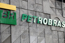 Logo brazílskej štátnej ropnej spoločnosti Petrobras. FOTO: REUTERS