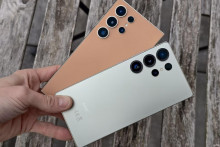 Po rokoch, kedy modely Ultra od Samsungu nadväzovali na niekdajšie smartfóny radu Note, zmenil Samsung dizajn špičkového smartfónu. Nový Galaxy S25 Ultra sa tak od svojho predchodcu Galaxy S24 Ultra vzhľadovo celkom líši. Zmeny ale nastali aj vo vnútri, celkovo je novinka o dosť praktickejšia.