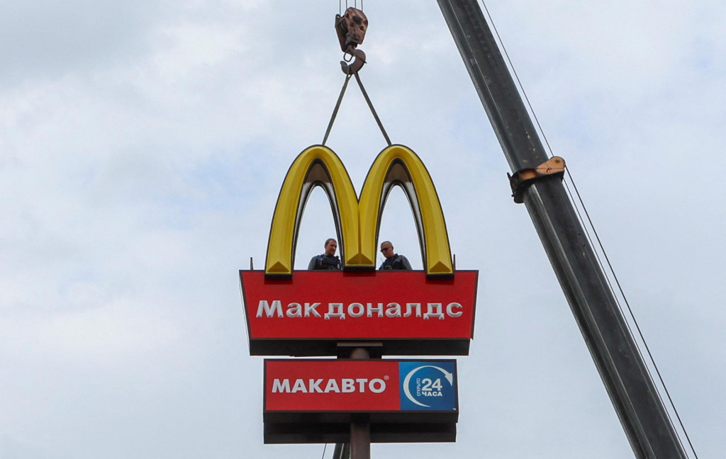 Americká fastfoodová sieť McDonald‘s z Ruska odišla približne tri mesiace po začatí vojny na Ukrajine. FOTO: REUTERS