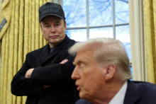 Americký miliardár Elon Musk a americký prezident Donald Trump v Oválnej pracovni Bieleho domu. FOTO: REUTERS