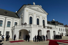 Prezidentský palác pred príchodom šéfa NATO Marka Rutteho. FOTO: Hn/akos Cséplö