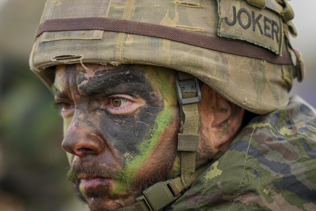 Španielsky vojak na vojenskom cvičení NATO s názvom Steadfast Dart 2025. FOTO: TASR/AP



