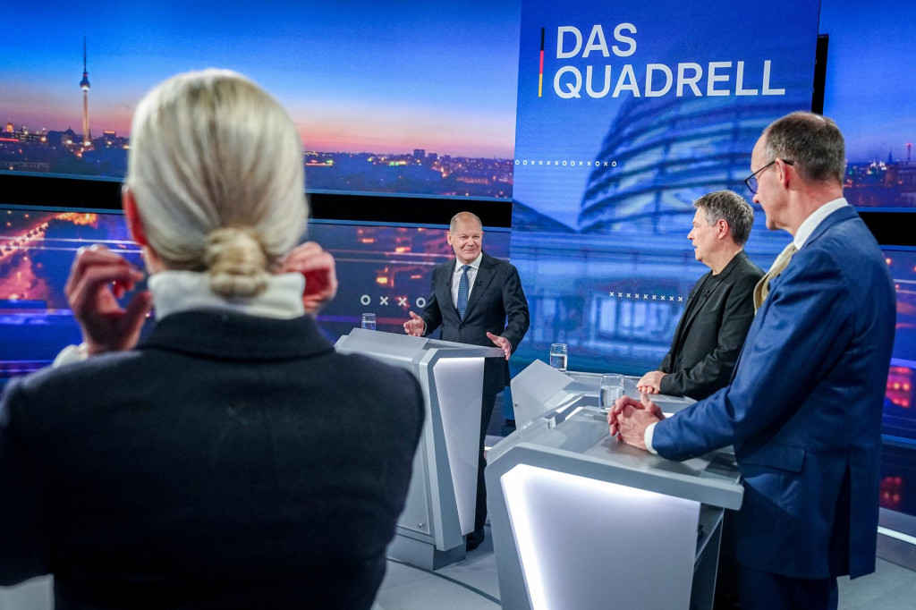 Nemecké voľby ovplyvnia aj ďalšie hospodárske smerovanie krajiny. Snímka zachytáva predvolebnú debatu zástupcov politických strán. FOTO: Reuters/K. Nietfeld
