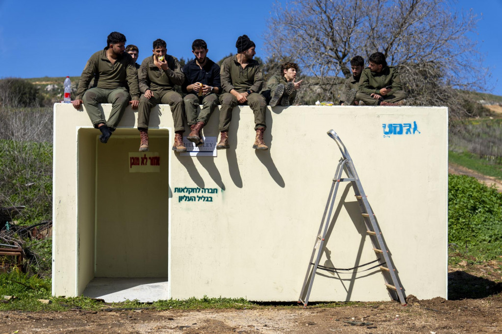 Izreaelskí vojaci na libanonsko-izraelskej hranici. FOTO TASR/AP