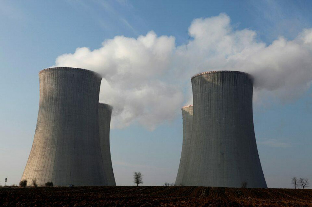 Chladiace veže v jadrovej elektrárni v Dukovanoch. FOTO: Reuters