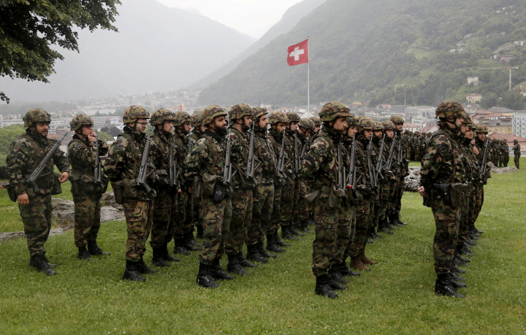 Švajčiarski vojaci. FOTO: Reuters
