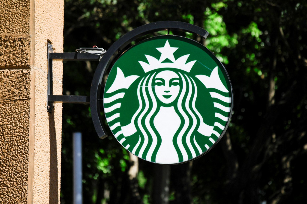 Logo americkej spoločnosti Starbucks. FOTO: REUTERS