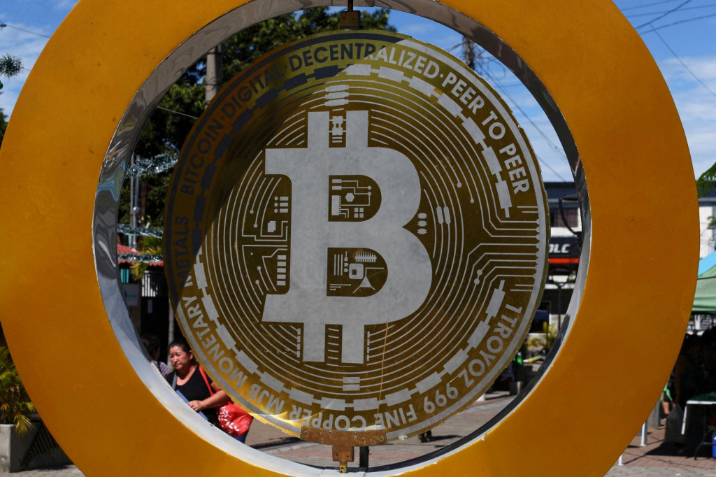 Bitcoin by mal čeliť aj tlaku makroekonomickej neistoty, ktorá zasahuje finančné trhy. FOTO: Reuters