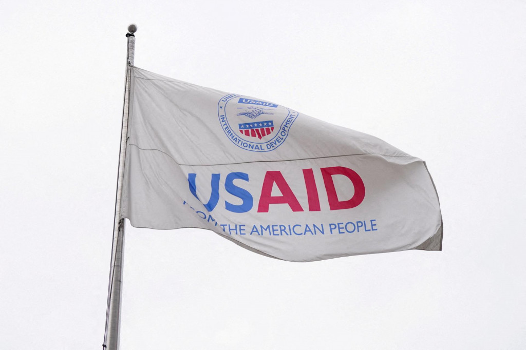 Vlajka USAID. FOTO: REUTERS