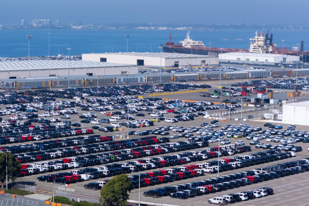 Slovensko vyv&aacute;ža do USA automobily, pričom export m&ocirc;že byť naru&scaron;en&yacute; vy&scaron;&scaron;&iacute;mi americk&yacute;mi clami. FOTO: Reuters