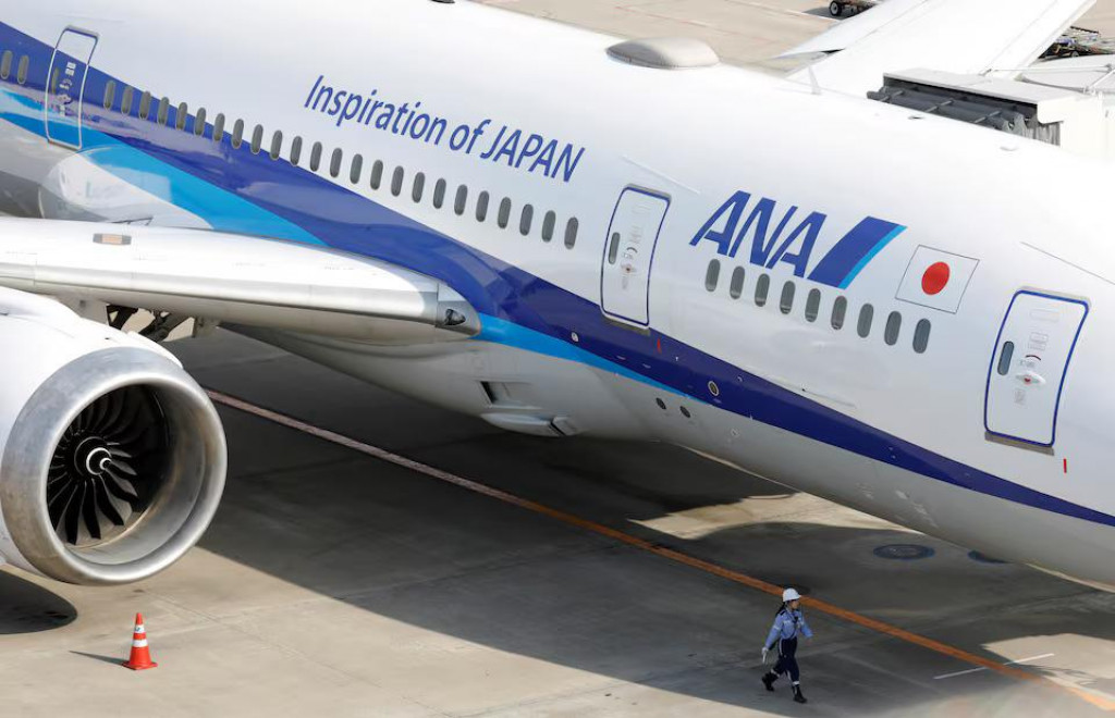 ANA plánuje zaobstarať 30 lietadiel od spoločnosti Boeing, 27 lietadiel od Airbusu a 20 lietadiel Embraer. FOTO: Reuters