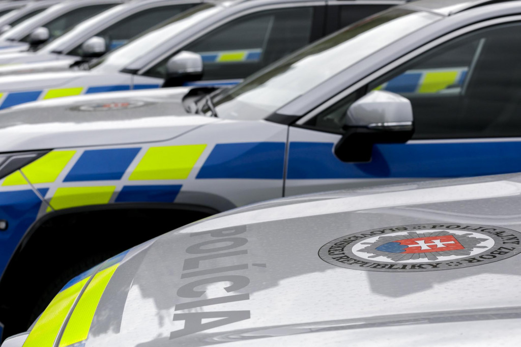 Na snímke prvé autá pre policajtov financované z Plánu obnovy a odolnosti, ktoré odovzdali v Bratislave. FOTO: TASR/Dano Veselský