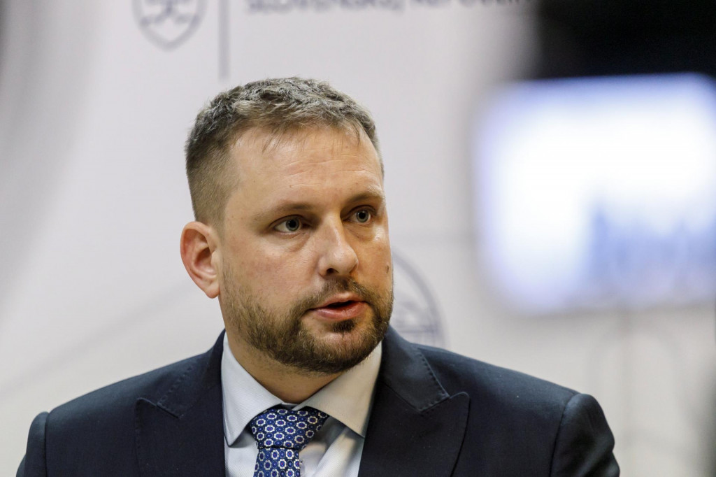 Na sn&iacute;mke minister zdravotn&iacute;ctva SR Kamil &Scaron;a&scaron;ko (Hlas-SD) počas tlačovej konferencie po 71. rokovan&iacute; vl&aacute;dy SR v Bratislave 30. janu&aacute;ra 2025. FOTO: TASR