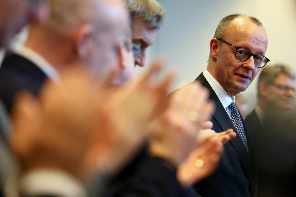 Aplaus pre lídra Kresťanskodemokratickej únie (CDU) Friedricha Merza. FOTO: REUTERS