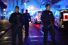 Policajti zasahujú po útoku v meste Solingen. FOTO: Profimedia