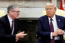 Americký prezident Donald Trump sa stretol s britským premiérom Keirom Starmerom. FOTO: Reuters
