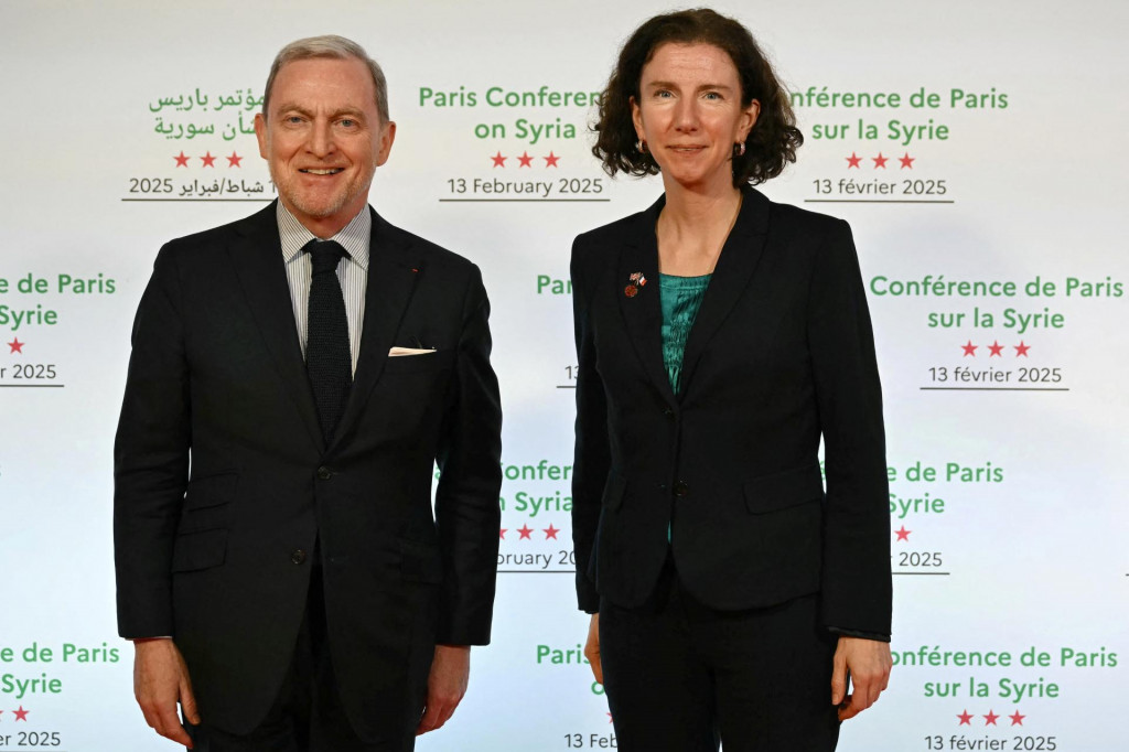 Štátna tajomníčka britského ministerstva zahraničných vecí pre medzinárodný rozvoj Anneliese Doddsová (vľavo). FOTO: Reuters