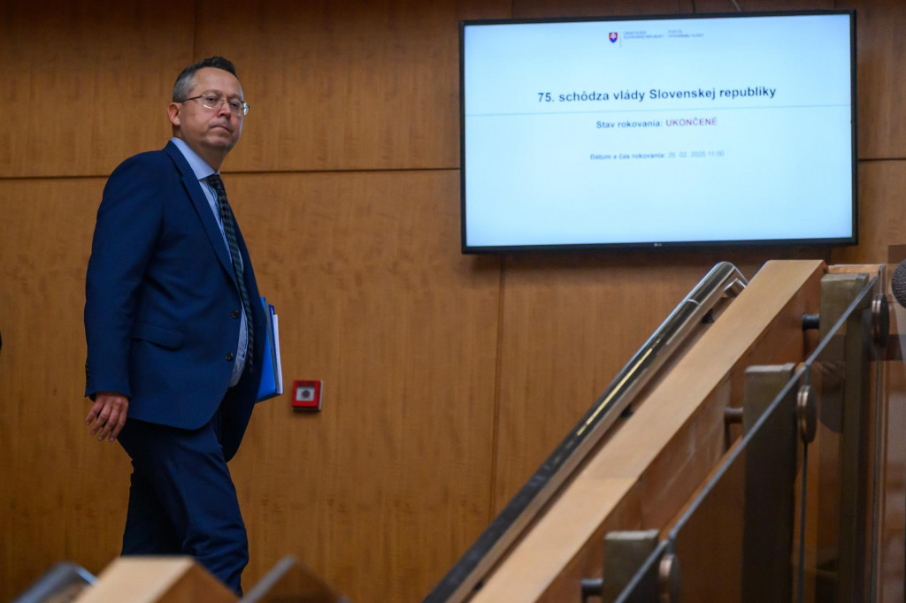 Minister financi&iacute; Ladislav Kamenick&yacute;. FOTO: TASR/Jarolav Nov&aacute;k