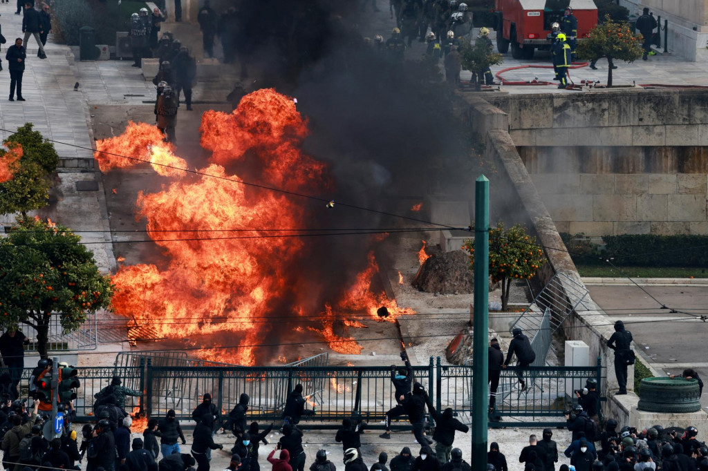Protest v Aténach pri príležitosti druhého výročia najhoršieho železničného nešťastia v Grécku: FOTO: Reuters