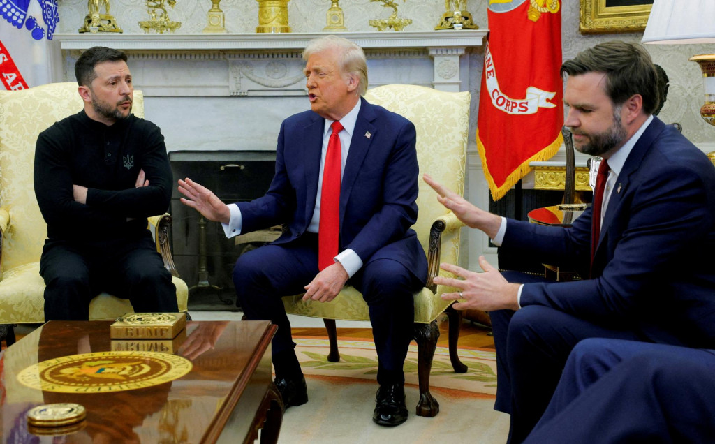 Americký prezident Donald Trump, ukrajinský prezident Volodymyr Zelenskyj a americký viceprezident J.D. Vance. FOTO: Reuters