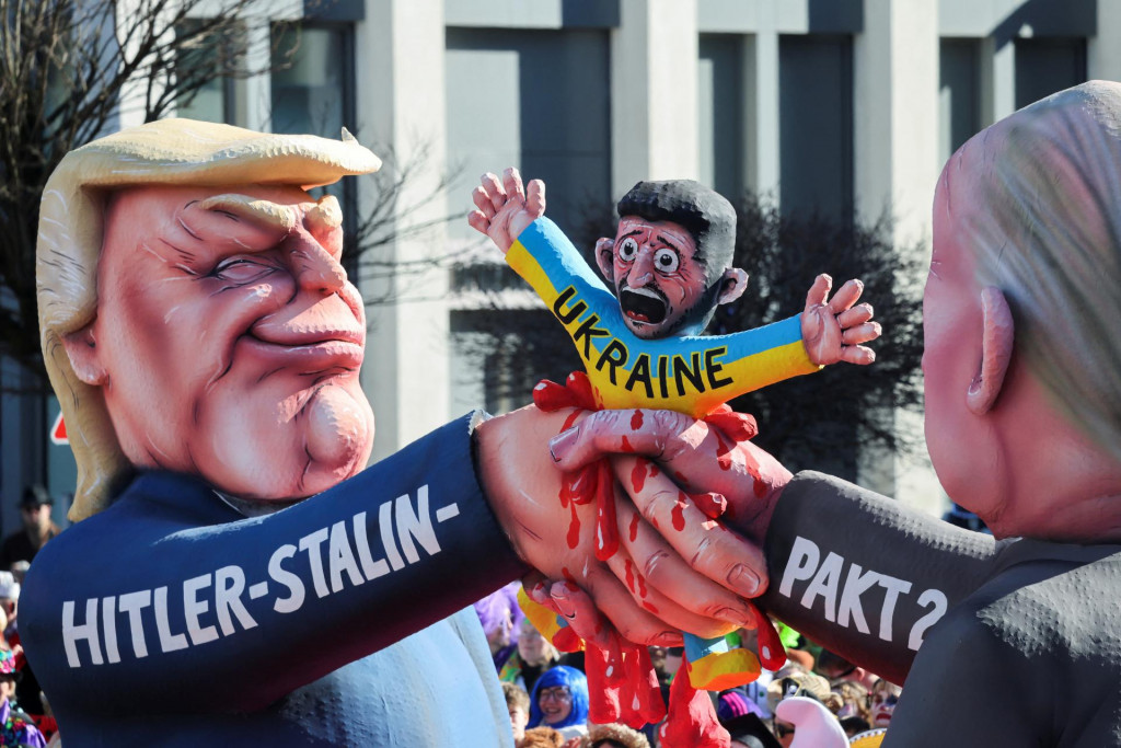 Vo svete sa množia protesty proti zbližovaniu sa Donalda Trumpa s Vladimirom Putinom. FOTO: REUTERS