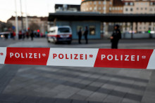 Povahu zaslanej hrozby polícia nateraz nešpecifikovala. Podľa novín Heute však išlo o bombovú hrozbu odoslanú e-mailom. FOTO: REUTERS