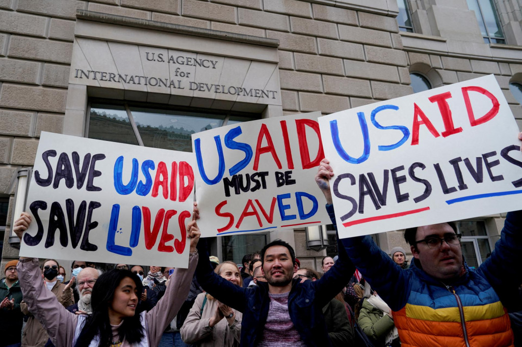 Protest proti obmedzeniu činnosti agentúry USAID. FOTO: Reuters