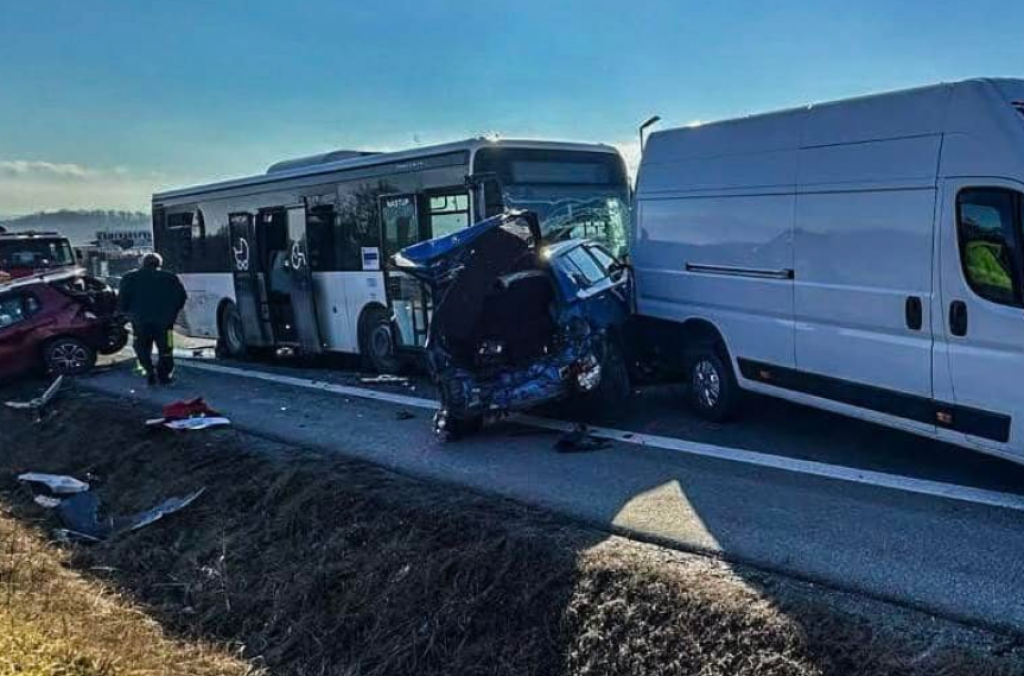 Nehoda pri Košiciach. FOTO: Facebook polície SR
