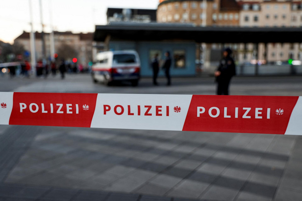 Povahu zaslanej hrozby polícia nateraz nešpecifikovala. Podľa novín Heute však išlo o bombovú hrozbu odoslanú e-mailom. FOTO: REUTERS