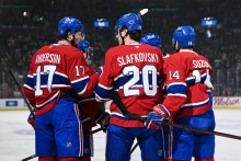 Prvá formácia Canadiens ukazuje v posledných dueloch výborné výkony, k čomu prispieva aj Juraj Slafkovský. FOTO: Reuters