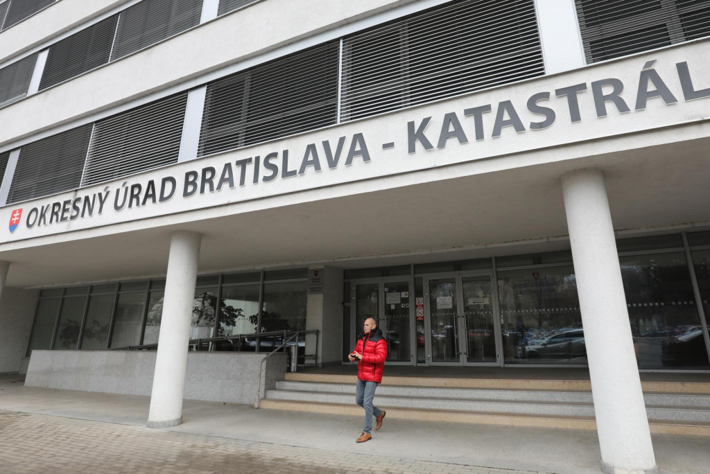 Opozičné Progresívne Slovensko navrhlo, aby štát občanom vrátil poplatky, ktoré museli zaplatiť v súvislosti s nefunkčným katastrom. FOTO: Peter Mayer/Mafra