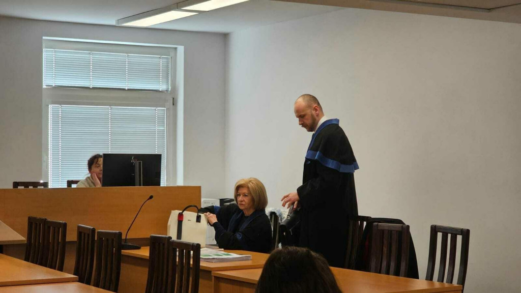 Ján Kaľavský sa na súd nedostavil, zastupuje ho advokátka Eva Mišíková.

FOTO: HN/Katarína Šelestiaková