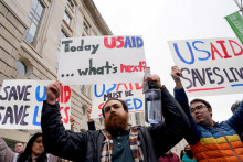 Trumpova administratíva ihneď po nástupe k moci pozastavila zahraničnú pomoc a následne spustila kroky smerujúce k rozpusteniu agentúry USAID. FOTO: Reuters
