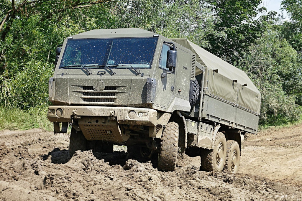 N&aacute;kladn&eacute; automobily Tatra sa využ&iacute;vaj&uacute; na civiln&eacute; aj vojensk&eacute; &uacute;čely. FOTO: Tatra