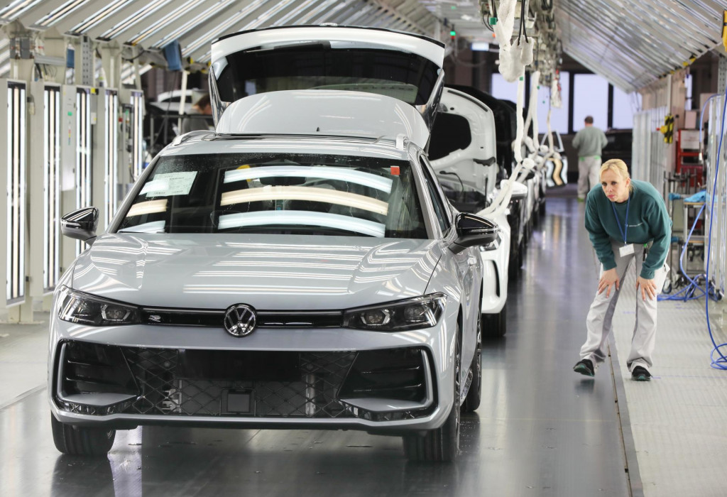 Najviac postihnutým sektorom je automobilový priemysel.  FOTO: HN/Peter Mayer