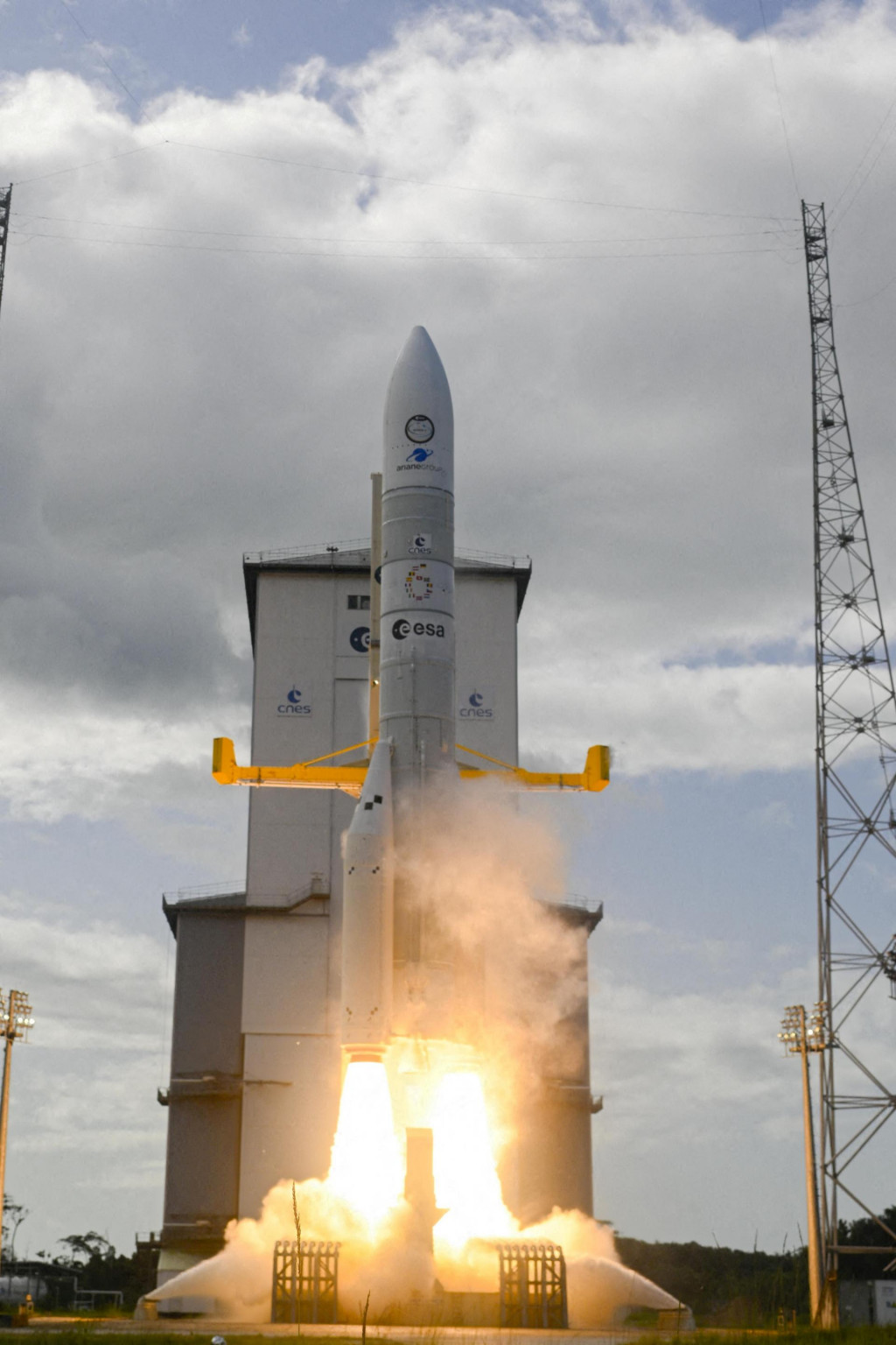 Európska raketa Ariane 6 štartuje v Kourou vo Francúzskej Guyane 9. júla 2024. FOTO: Reuters